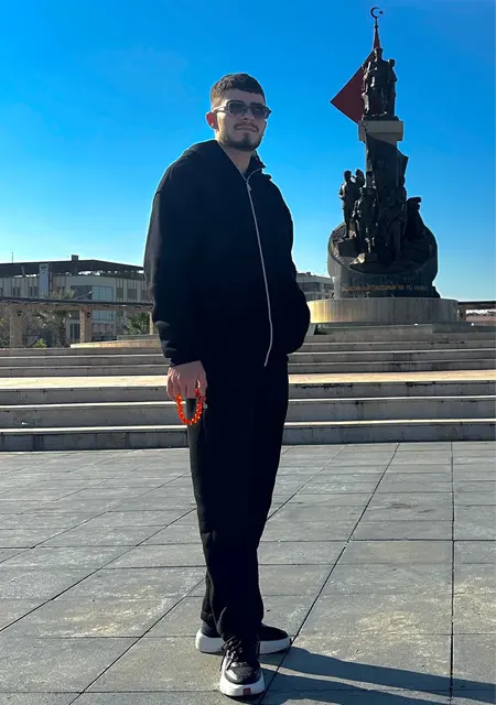 Я Polat, 25, знакомлюсь без обязательств в Измире