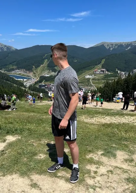 Soy Artyrio, 20 años, conociéndome para lío de una noche en Marbella