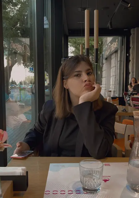 Я Арина, 23 років, знайомлюсь на одну ніч у Харкові