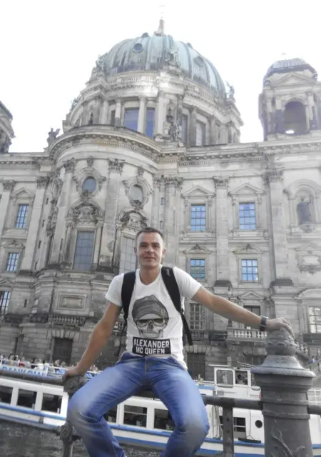 Я Алекс, 46, из Кривого Рога, ищу знакомства без обязательств