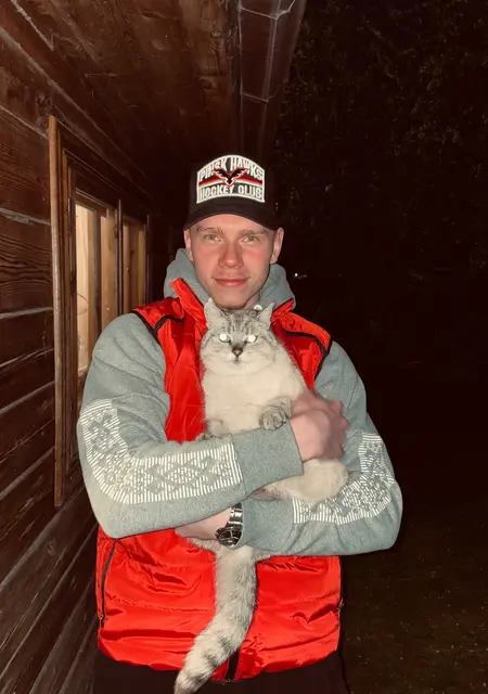 Я Андрей, 20, из Солигорска, ищу знакомство для приятного времяпровождения