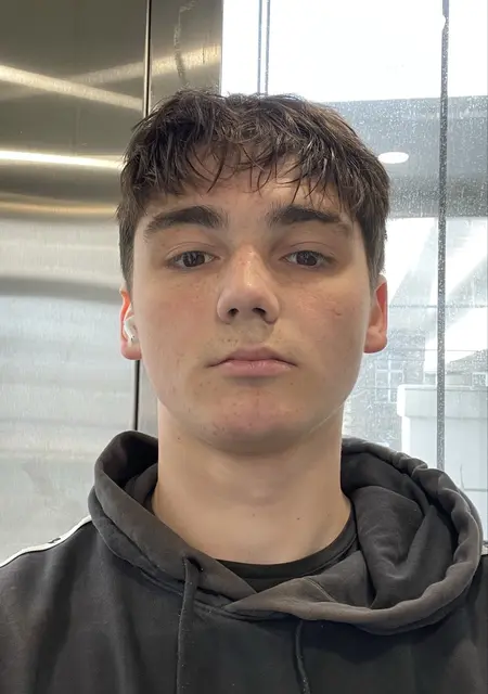 Я Стас, 18, из Гарволин, ищу знакомства без обязательств