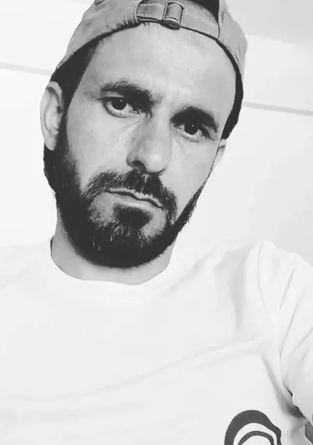 Davod из Стамбула, ищу на сайте общение