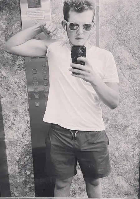 Я Oleg, 19, из Познани, ищу знакомство