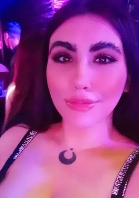 Я Mira, 28, из Стамбула, ищу знакомства на одну ночь