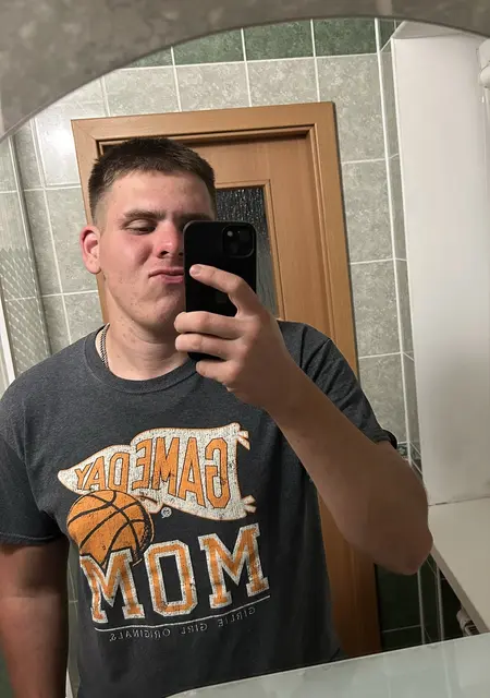 Я Димон, 24, из Могилёва, ищу знакомства без обязательств