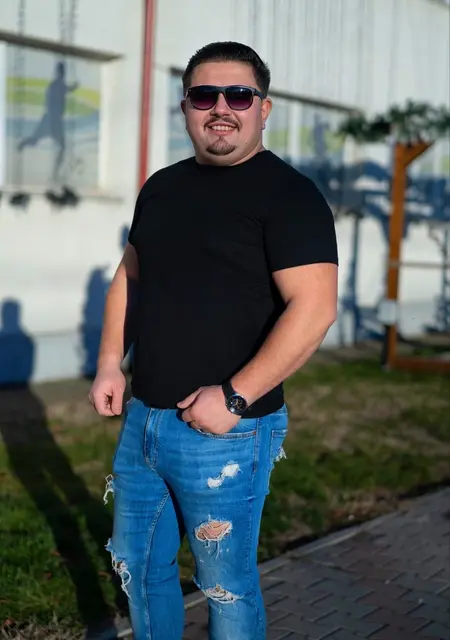 Adrian из Кэлэраши, мне 26, познакомлюсь на одну ночь