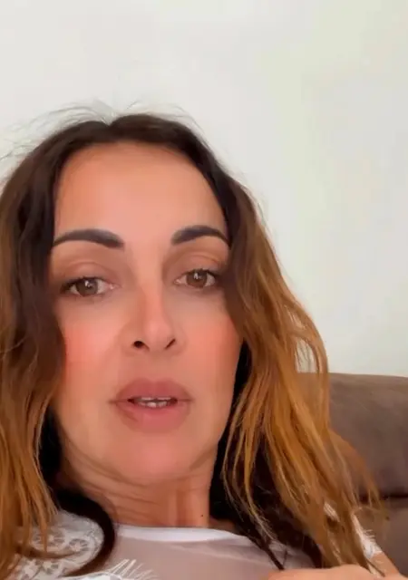 Sara из Обервильи, ищу на сайте постоянные отношения