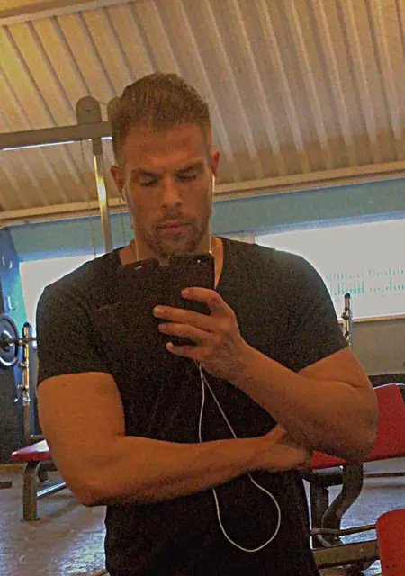 Я Fxtheone, 30, знакомлюсь для приятного времяпровождения в Висбадене