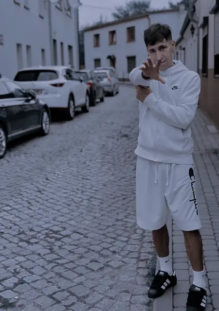 Михаил из Кракова, мне 26, познакомлюсь для дружбы