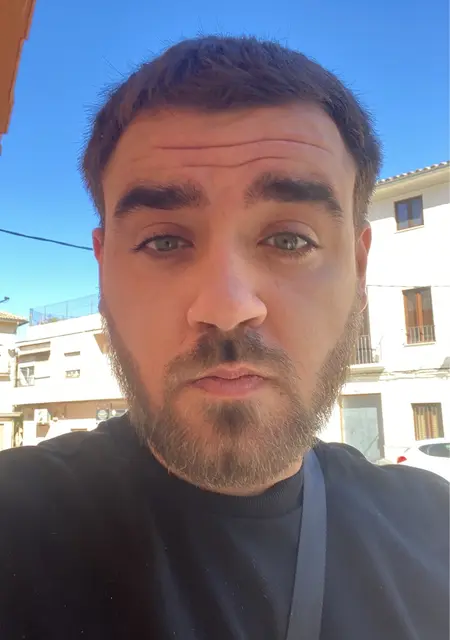 Luis de Blanes, tengo 24 años, listo para conocer para conversación virtual