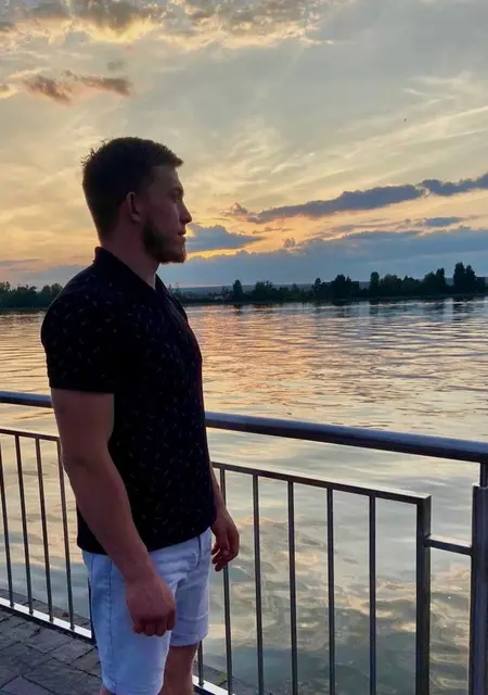 Ваня з Івано-Франківськ, мені 27 років, познайомлюсь для спільні подорожі