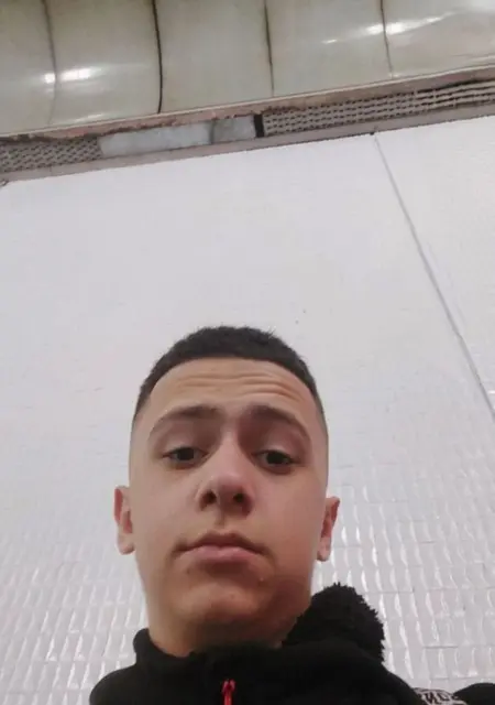 Я Manu, 18, из Бухареста, ищу знакомство