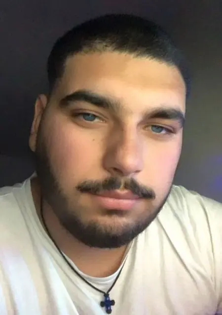 Piras из Афин, мне 20, познакомлюсь