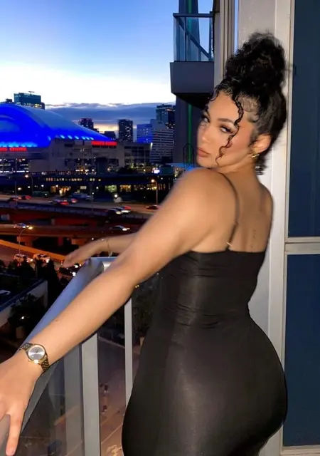 Nora из Трамбле-ан-Франс, мне 20, познакомлюсь на одну ночь