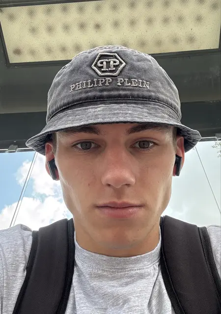 Illia из Шенов, ищу на сайте знакомства на одну ночь