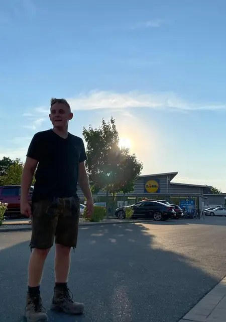 Я Flixstrk, 20, из Нюрнберга, ищу знакомство для приятного времяпровождения