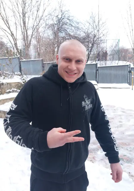 Я Ваня, 23, из Хмельницкого, ищу знакомство для постоянных отношений