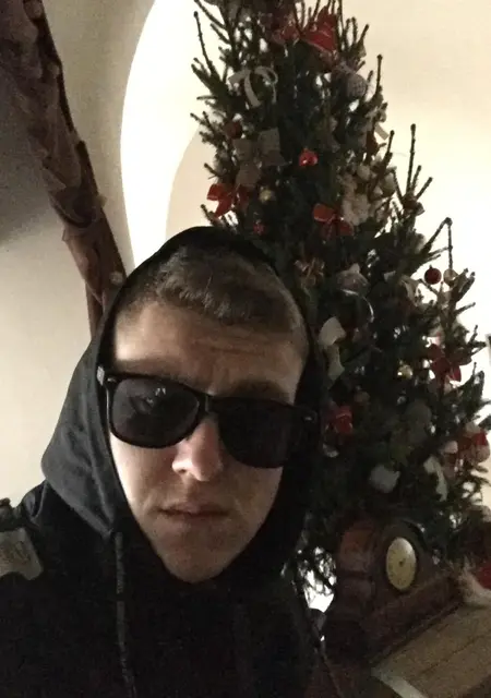 Я Едвін, 26 років, знайомлюсь без зобов'язань у Ужгороде