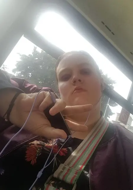 Carole from London, 27 years old, ready to meet