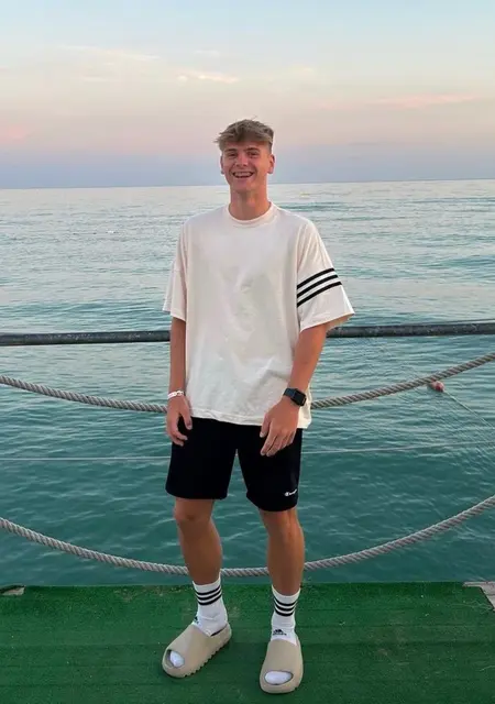 Bartosz из Варшавы, мне 25, познакомлюсь на одну ночь