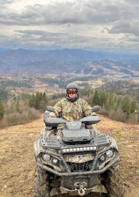 Віталік из Львова, мне 21, познакомлюсь для открытые отношения