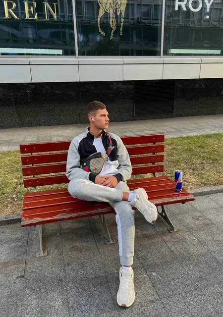 Я Максим, 23 років з Херсона, шукаю знайомство для спілкування