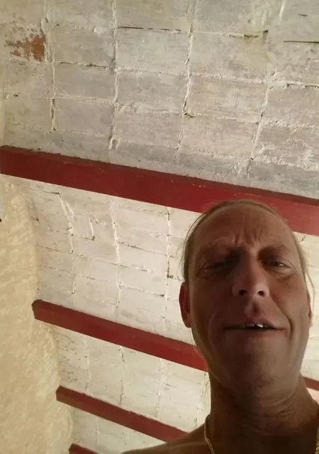 Dani de Madrid, tengo 42 años, listo para conocer para pasatiempo agradable