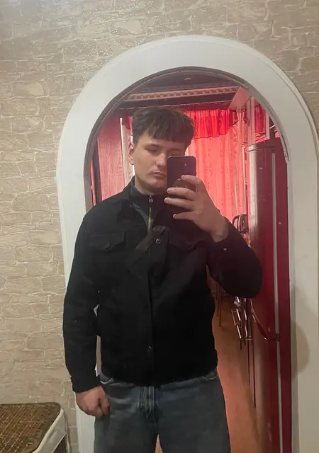 Я Владислав, 21, из Барановичей, ищу знакомства без обязательств