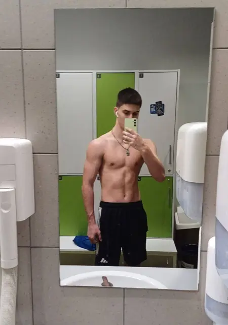 Я Андрей, 18, из Лиды, ищу знакомства без обязательств