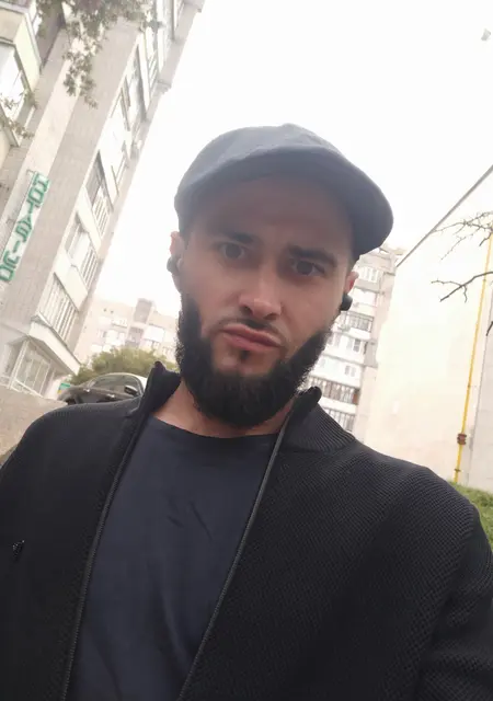 Я Майкі, 31 років з Рівного, шукаю знайомства без зобов'язань