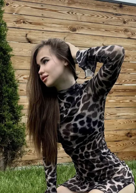 Виктория из Киева, мне 21, познакомлюсь для вирта