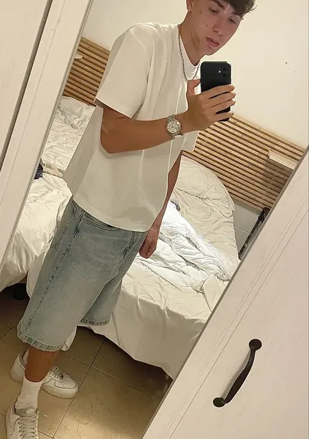 Я Edoardo, 20, из Рима, ищу знакомства на одну ночь