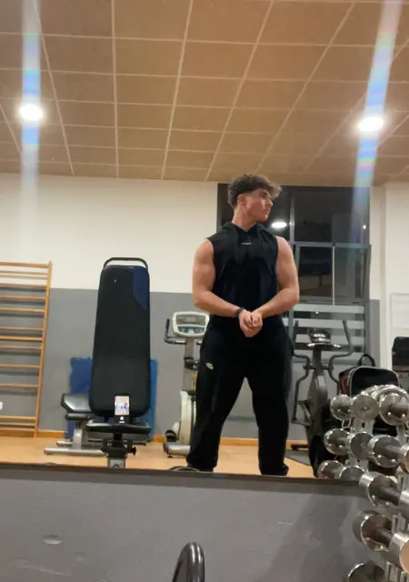 Gabriel из Валенсии, мне 18, познакомлюсь без обязательств