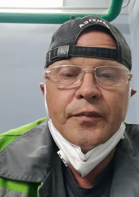 Я Саша, 59, из Гомеля, ищу знакомства на одну ночь