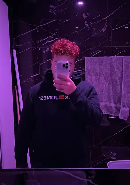 Я Francesco, 22, знакомлюсь для общения в Праттельн