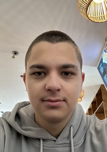 Марк из Благоевград, ищу на сайте знакомства на одну ночь