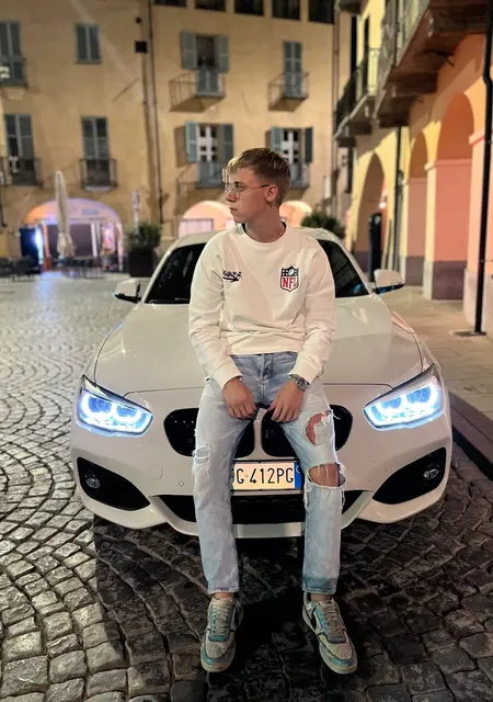 Nico из Турина, мне 20, познакомлюсь для приятного времяпровождения