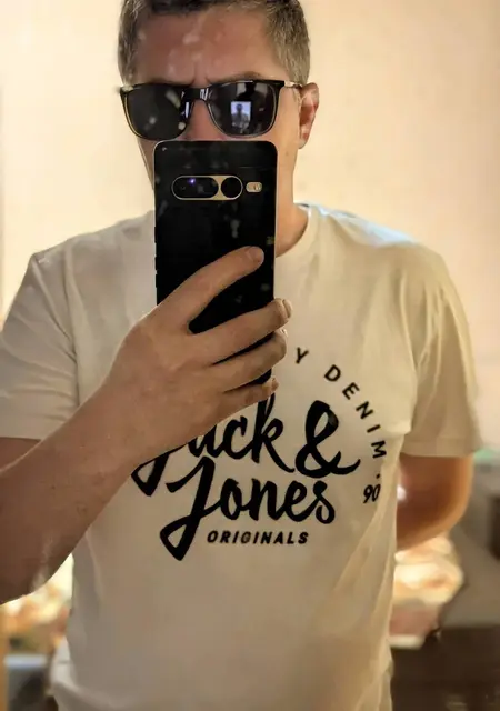 Діма з Ірпінь, шукаю на сайті приємне проведення часу