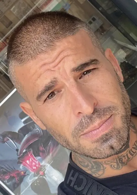 Voltaje de Esparreguera, tengo 45 años, listo para conocer para hacer nuevos amigos