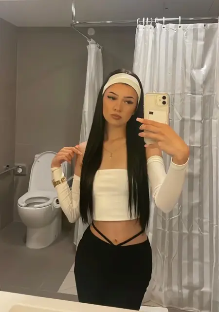 Я Lilly, 20, знакомлюсь для постоянных отношений в Праге