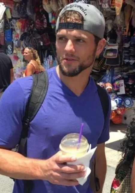 Alex из Афин, мне 29, познакомлюсь