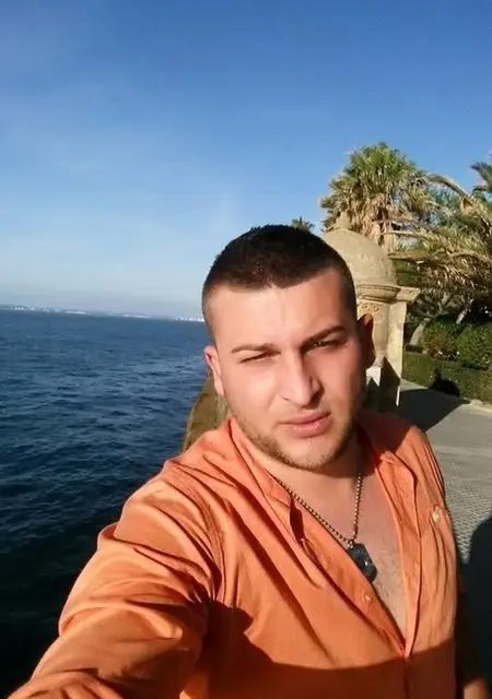 Я Irinel, 35, знакомлюсь для приятного времяпровождения в Барселоне