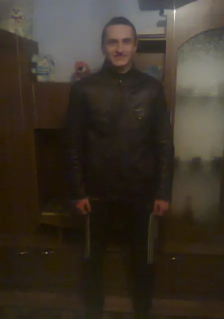 Я Денис, 33 років, знайомлюсь без зобов'язань у Чернівці