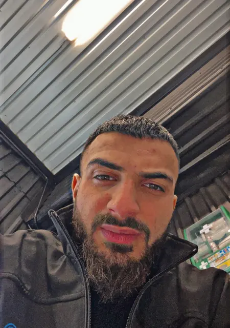 Ahmad из Сегельторп, ищу на сайте знакомства на одну ночь