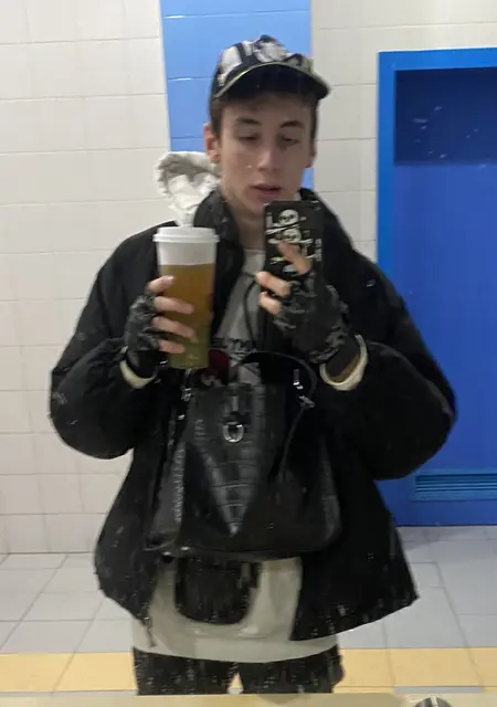 Я Гоша, 22, из Тель-авива, ищу знакомство для приятного времяпровождения