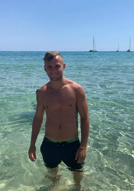 Я Led, 30, из Болоньи, ищу знакомство для приятного времяпровождения