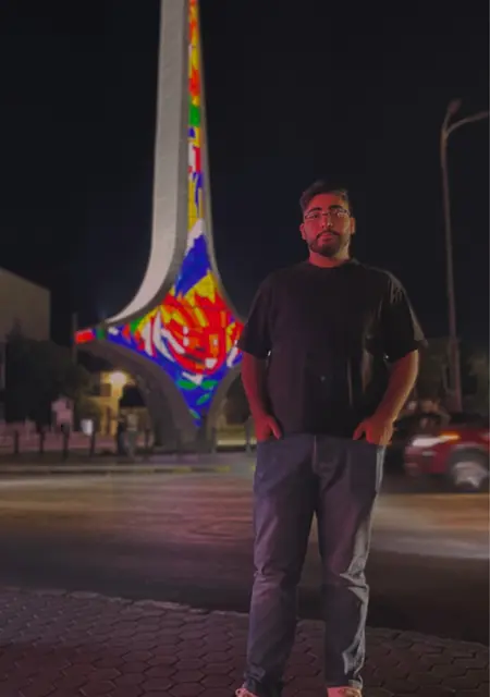 Я Ahmed, 19, из Бухареста, ищу знакомство для приятного времяпровождения