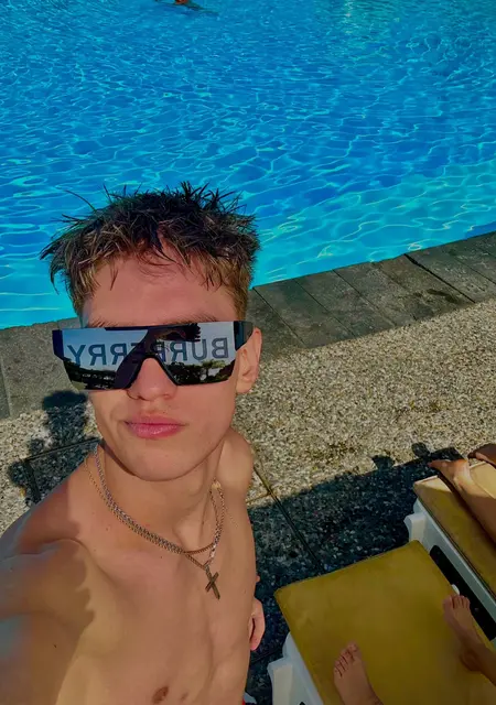 Я Den, 19, знакомлюсь для вирта в Ницце