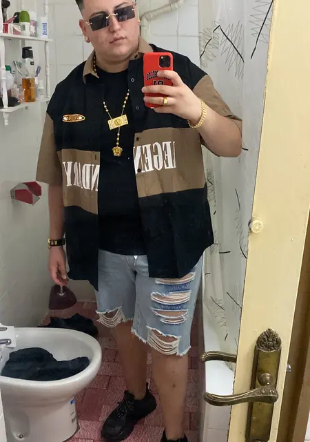 Soy Adrian, 24 años de Murcia, busco conocer gente para pasatiempo agradable